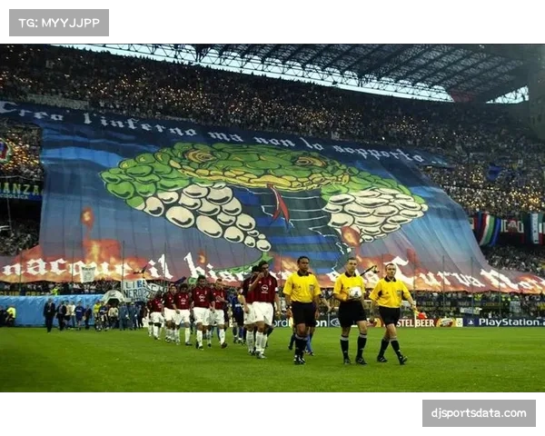 镜头捕捉：摩纳哥球迷在看台展示巨幅TIFO致敬已故前主席